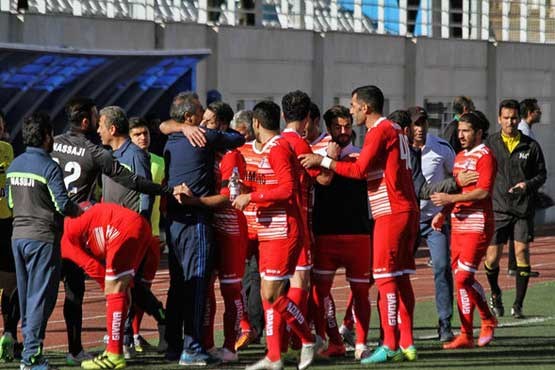 جریمه برای «جادوگری» در فوتبال ؛ 2 جلسه محرومیت برای گل گهر سیرجان