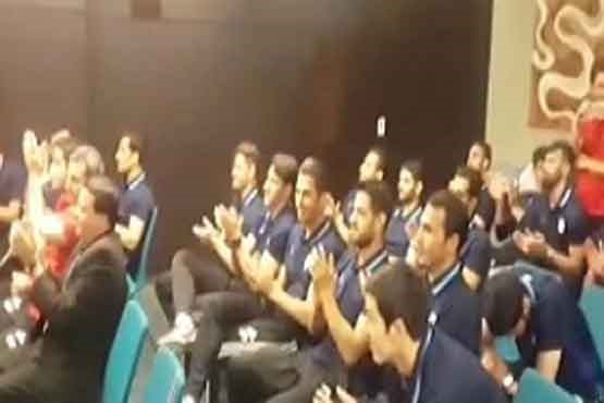 لحظه تحویل سال ۱۳۹۶ در اردوی تیم ملی در قطر