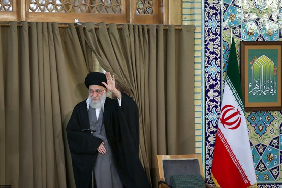 مقام معظم رهبری در حرم امام رضا «ع» سخنرانی می‌کنند