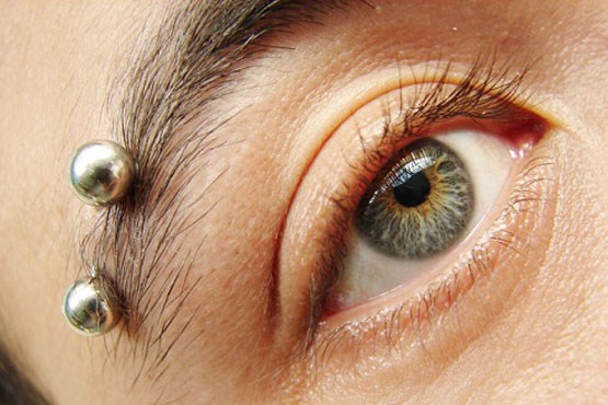 وقتی پدیده "میخ کوبی" مد می شود / عفونت‌‌های خطرناک ؛ ارمغان سوراخ‌کاری بدن