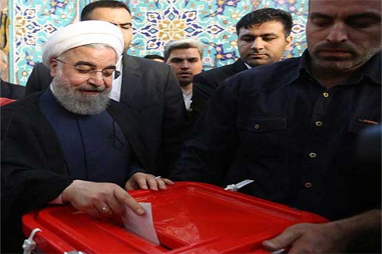 حسن روحانی رای خود را به صندوق انداخت