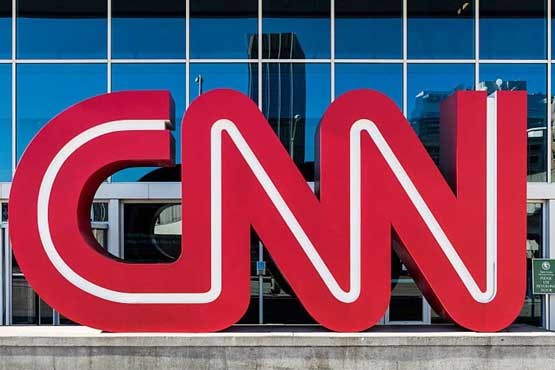 اخراج مجری ایرانی CNN به دلیل توهین به ترامپ +عکس