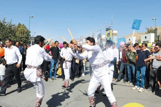 آغاز دوازدهمین جشنواره بین‌المللی تئاتر خیابانی مریوان