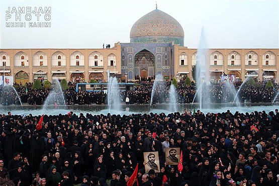 تشییع پیکر شهید محسن حججی در میدان امام اصفهان