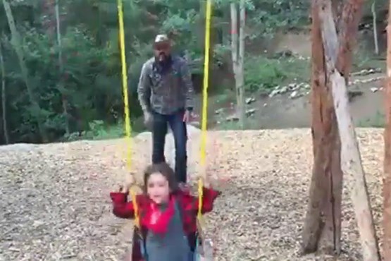 پدر بی فکر ، بچه اش را نابود کرد