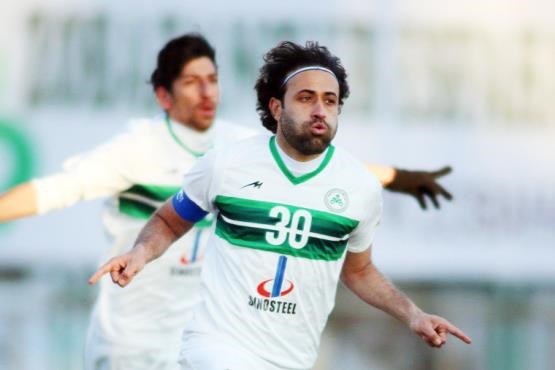 مهدی رجب‌زاده کفش‌هایش را آویخت