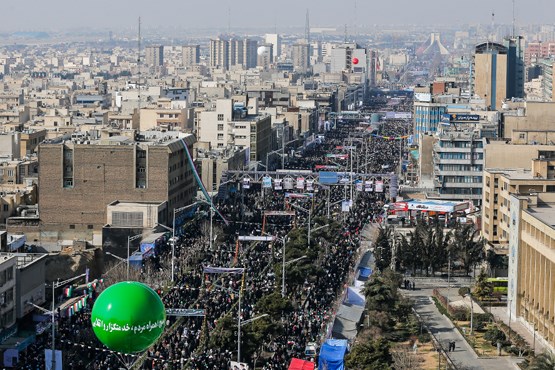 دو گردشگر چینی در راهپیمایی ۲۲ بهمن +عکس