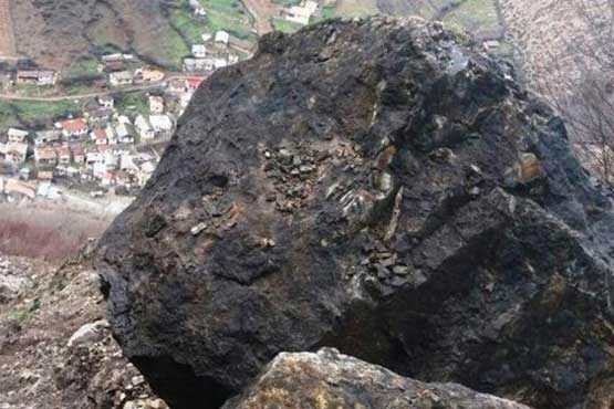 سنگ های غول پیکری که از سر مردم برداشته شد +عکس