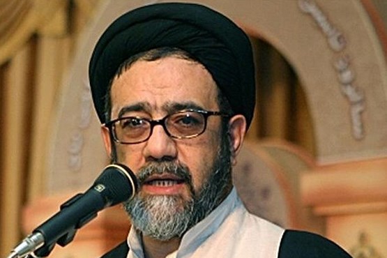 خضوع امام جمعه تبریز برای حفظ حرمت بانوی مسلمان +عکس