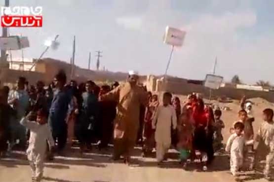 فیلم | نظر اهالی اهل سنت یک روستای محروم سیستان و بلوچستان درباره آمریکا فیلم | نظر اهالی اهل سنت یک روستای محروم سیستان و بلوچستان درباره آمریکا