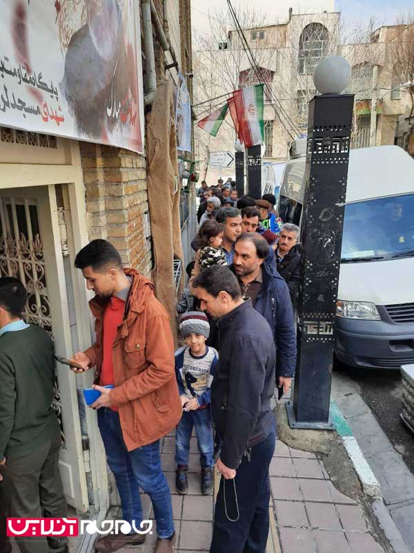 تصاویر جام جم آنلاین از حضور پرشور مردم در مسجد لرزاده (+تصاویر) تصاویر جام جم آنلاین از حضور پرشور مردم در مسجد لرزاده (+تصاویر)