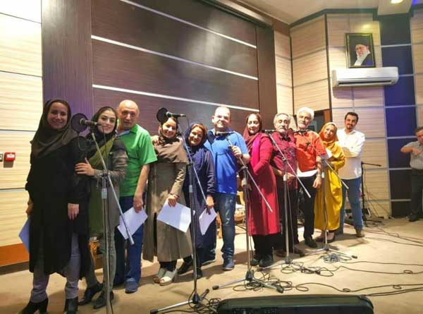 عیدی گروه «صبح عید با شما» رادیو ایران در آستانه نوروز عیدی گروه «صبح عید با شما» رادیو ایران در آستانه نوروز