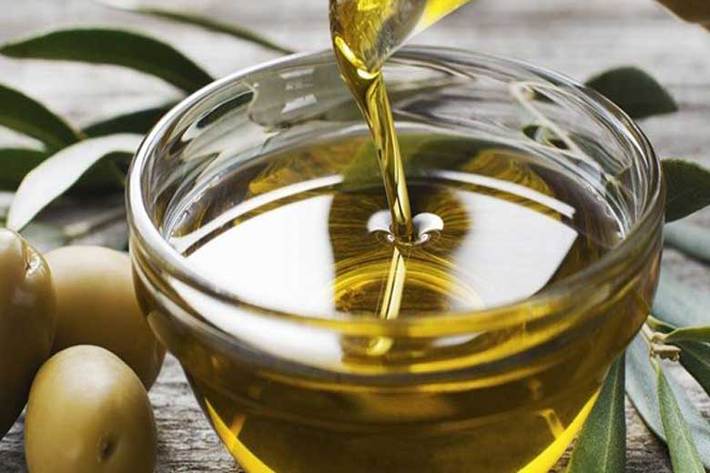 یک مطالعه نشان داده است که استفاده از نصف قاشق چایخوری روغن زیتون در روز می‌تواند خطر حمله قلبی را به یک پنجم کاهش دهد.