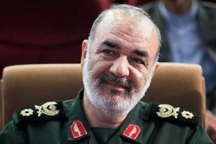 فرمانده کل سپاه پاسداران انقلاب اسلامی در پیامی خطاب به پزشکان، پرستاران و خادمان عرصه سلامت و مقابله با کرونا با تبریک سال نو تاکید کرد: توصیف هنرنمایی شما سخت است و حماسه‌هایتان مانند دفاع مقدس جاودانه است.