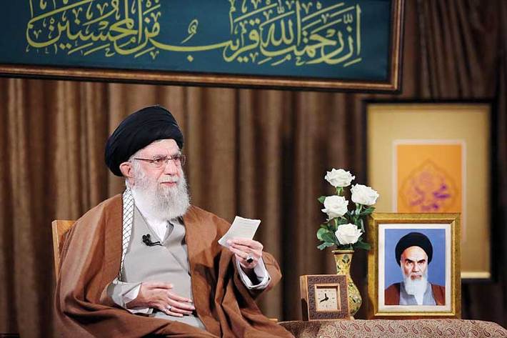 حضرت آیت‌ا... خامنه‌ای رهبر معظم انقلاب اسلامی صبح روز سوم فروردین در سخنانی زنده و تلویزیونی خطاب به ملت بزرگ و شریف ایران، با درخواست از پروردگار متعال برای رفع هرچه سریع‌تر بیماری كرونا از سر ملت ایران و همه بشریت و با تأكید بر ضرورت عمل به همه دستورالعمل‌های بهداشتی، نسخه مبتنی بر حقایق بعثت مبارك پیامبر خاتم را نسخه نجات‌بخش بشریت در طول تاریخ خواندند و افزودند: عمل به حقایق بعثت به‌ویژه «صبر و استقامت» تنها راه رسیدن ملت شریف ایران عزیز به قله رفیع پیشرفت و قدرت است.