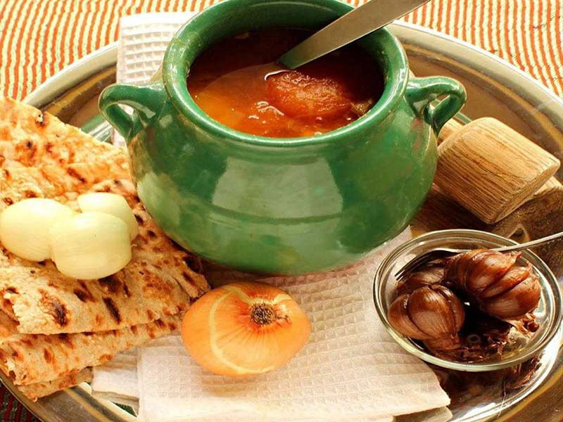 طرز تهیه شوربای تره در خانه