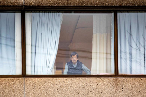 حمل عجیب یک بیمار مشکوک به کرونا / اعمال قانون با اسب (تصاویر) حمل عجیب یک بیمار مشکوک به کرونا / اعمال قانون با اسب (تصاویر)