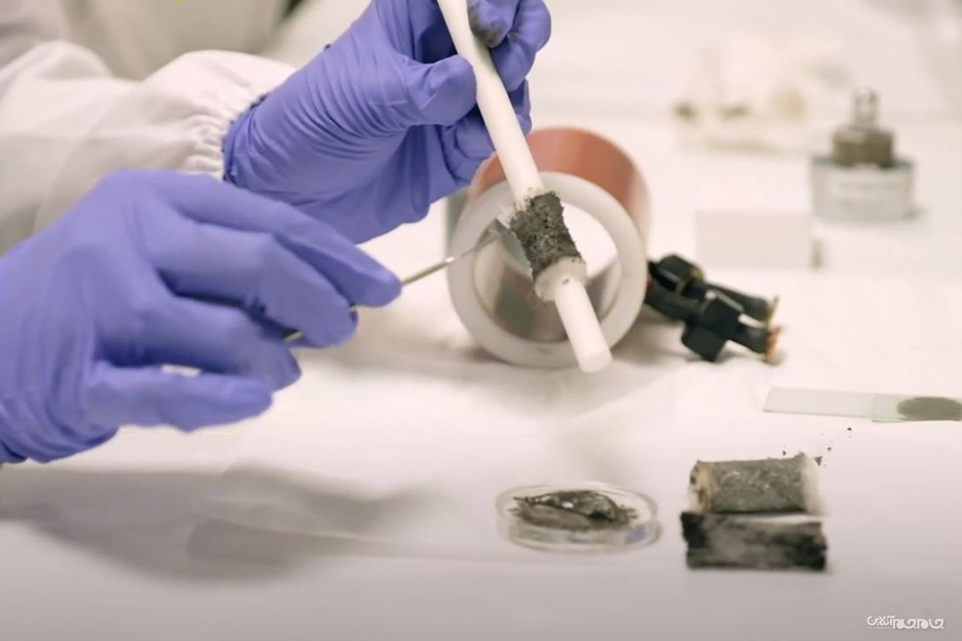 چسبی با قابلیت فعال شدن به وسیله میدان‌های مغناطیسی+عکس