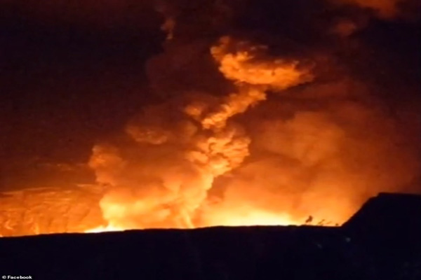 فوران یک آتشفشان دیگر؛ خطر برای 186 هزار نفر (تصاویر) فوران یک آتشفشان دیگر؛ خطر برای 186 هزار نفر (تصاویر)