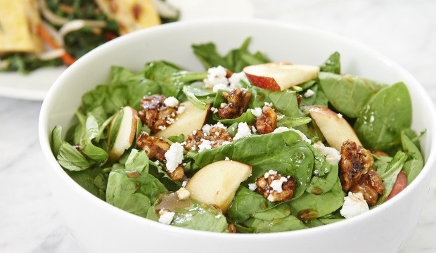 طرز تهیه سالاد اسفناج وکرفس و سیب