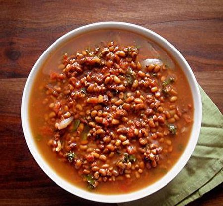 طرز تهیه سوپ چشم بلبلی و کلم برگ