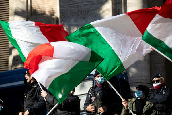 ازدحام در سواحل، در اوج کرونا / گریه پناه جویانی که «برگشت» خوردند (گزارش تصویری) ازدحام در سواحل، در اوج کرونا / گریه پناه جویانی که «برگشت» خوردند (گزارش تصویری)