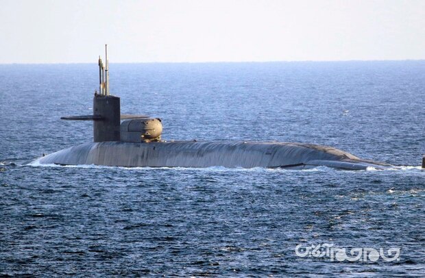 ارتش آمریکا از ترساندن ایران با «B-۵۲» به پز دادن با یک فروند زیردریایی رسید+عکس