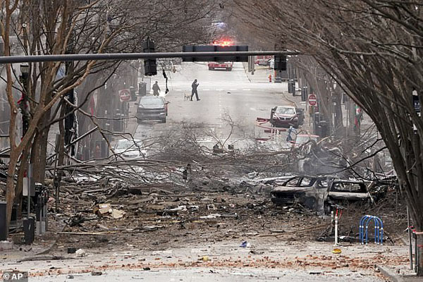 مونولیت با ظاهر جدید در کالیفرنیا / بقایای انسانی در انفجار نشویل (تصاویر)