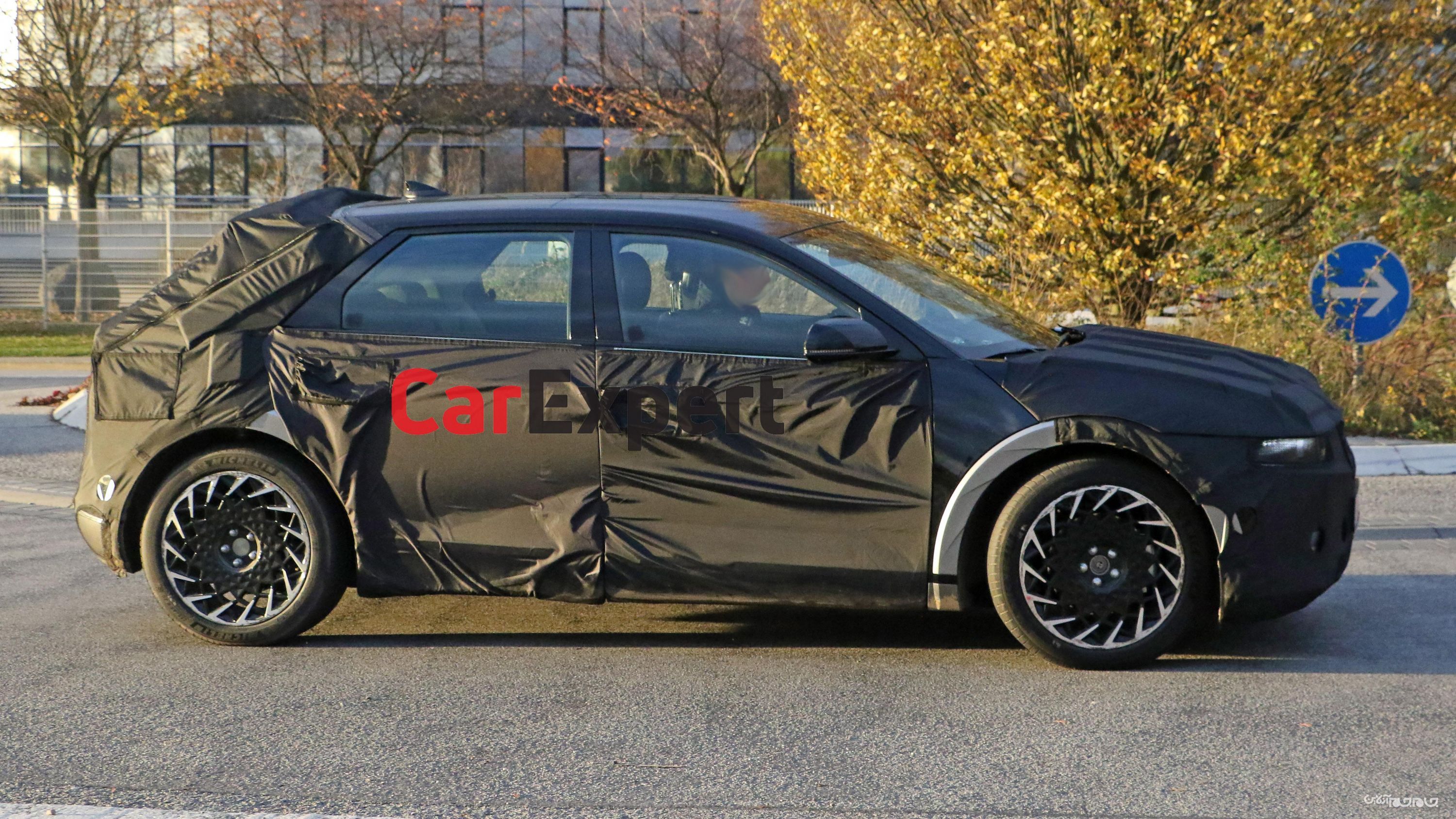 خودروی هاچبک برقی هیوندای آیونیک 5 با دو موتور الکتریکی و برد حرکتی 550 کیلومتر+عکس