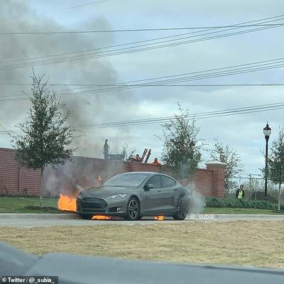 این خودروی گران قیمت خود به خود آتش می گیرد! (عکس) این خودروی گران قیمت خود به خود آتش می گیرد! (عکس)