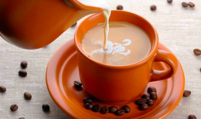 طرز تهیه بمب اسپرسوبازرده تخم مرغ و شیر