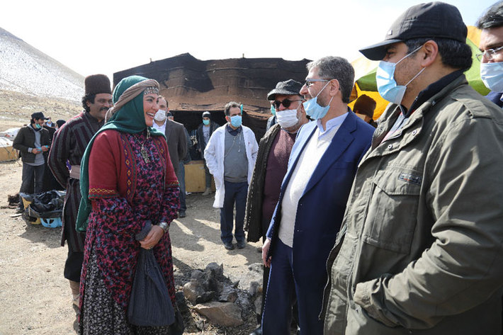 معاون سیمای رسانه ملی از پشت صحنه سریال (الف) فاخر «جشن سربرون» بازدید کرد.