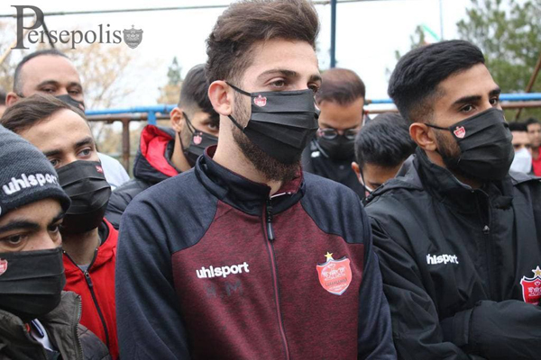 اشک یحیی و پرسپولیسیها بر مزار میناوند و انصاریان (عکس) اشک یحیی و پرسپولیسیها بر مزار میناوند و انصاریان (عکس)