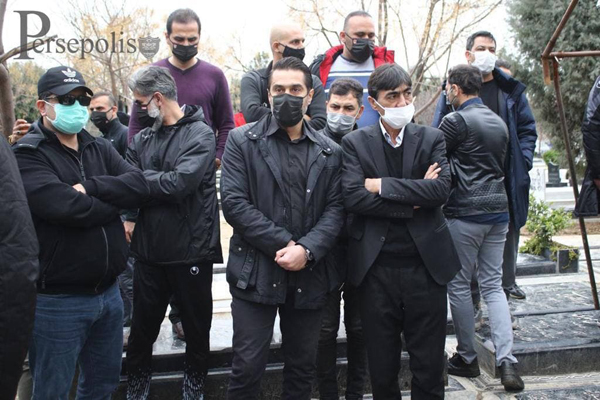 اشک یحیی و پرسپولیسیها بر مزار میناوند و انصاریان (عکس) اشک یحیی و پرسپولیسیها بر مزار میناوند و انصاریان (عکس)