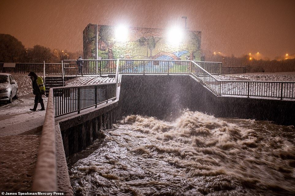 سیل و طوفان هزاران نفر را در شمال انگلیس بی خانمان کرد