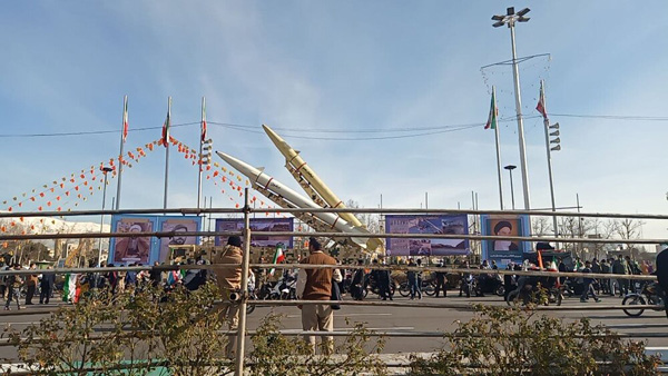 راهپیمایی ۲۲ بهمن بصورت خودرویی و موتوری آغاز شد راهپیمایی ۲۲ بهمن بصورت خودرویی و موتوری آغاز شد