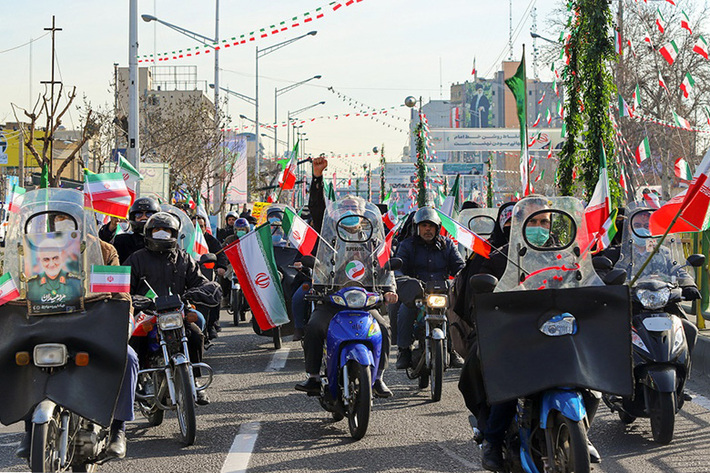 شورای هماهنگی تبلیغات اسلامی در قطعنامه پایانی مراسم یوم الله ۲۲ بهمن ضمن تقدیر از حضور پرشور و حماسی ملت ایران در حرکت نمادین موتوری و خودرویی امروز، بر وحدت همه اقشار مقابل استکبار جهانی تحت امر، ولی امر مسلمین جهان تاکید کرد.