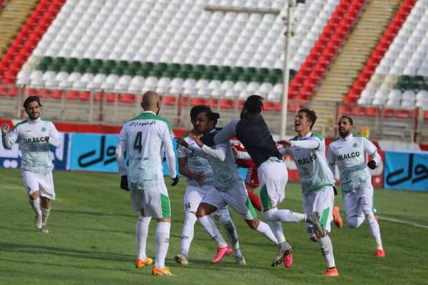 نکونام مچ رحمتی را خواباند / منشا فرشته نجات گل گهر (+تصاویر) نکونام مچ رحمتی را خواباند / منشا فرشته نجات گل گهر (+تصاویر)