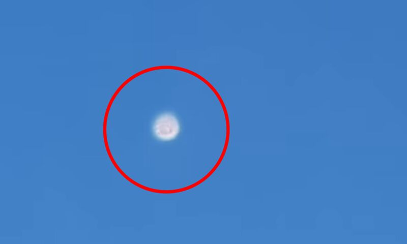 رویت شی عجیب و نورانی در آسمان پاکستان + عکس