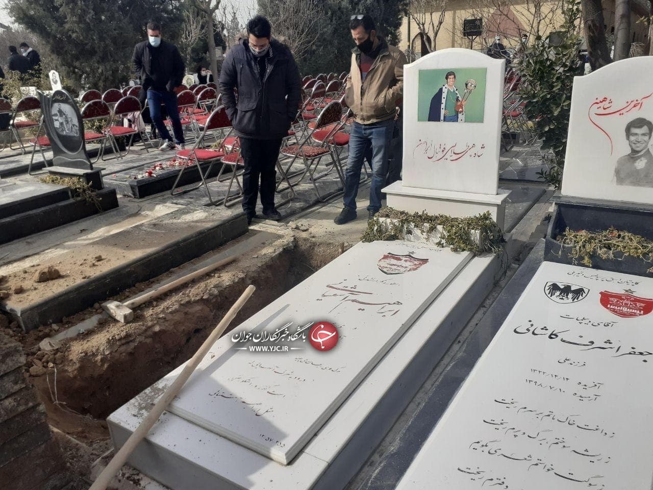 پیکر مهرداد میناوند در قطعه ۲۵۵ نام آوران بهشت زهرا آرام خواهد گرفت + عکس