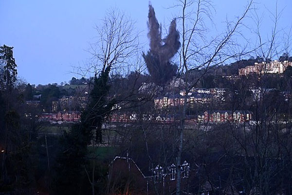 انفجار بمب به جای مانده از جنگ جهانی دوم (عکس)