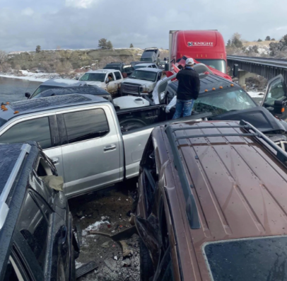 تصادف 30 خودرو در جاده یخ زده
