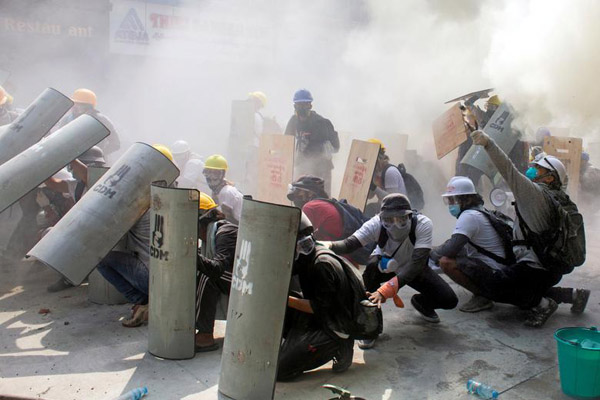 رسوایی واکسن VIP در آرژانتین / اسکیت با برقع (گزارش تصویری) رسوایی واکسن VIP در آرژانتین / اسکیت با برقع (گزارش تصویری)