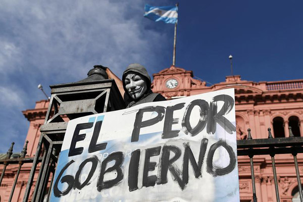 رسوایی واکسن VIP در آرژانتین / اسکیت با برقع (گزارش تصویری) رسوایی واکسن VIP در آرژانتین / اسکیت با برقع (گزارش تصویری)