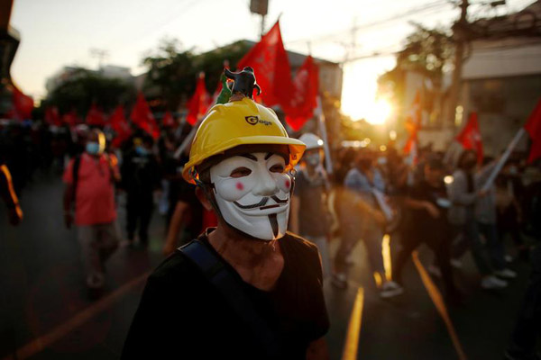 «آسانسیون» در آتش / دریاچه سمی در ترکیه (گزارش تصویری)