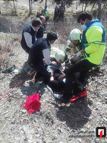 سقوط یک دختر به دره در ارتفاعات تهران (+تصاویر) سقوط یک دختر به دره در ارتفاعات تهران (+تصاویر)