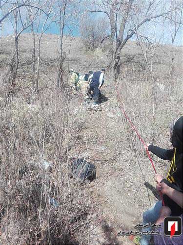 سقوط یک دختر به دره در ارتفاعات تهران (+تصاویر) سقوط یک دختر به دره در ارتفاعات تهران (+تصاویر)