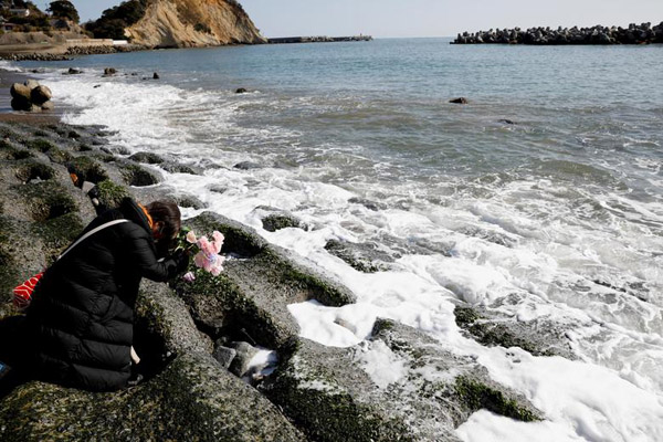 یادبود فاجعه ای که جان 20 هزار نفر را گرفت / واکسن کرونا با لباس سوپرمن (گزارش تصویری)