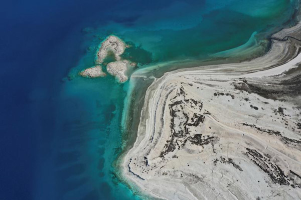 یادبود فاجعه ای که جان 20 هزار نفر را گرفت / واکسن کرونا با لباس سوپرمن (گزارش تصویری)