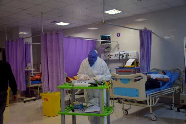 گزارش میدانی خبرنگار جام جم از بیمارستان رازی اهواز: از خستگی کادر درمان تا مرگ یک خانواده با کرونا